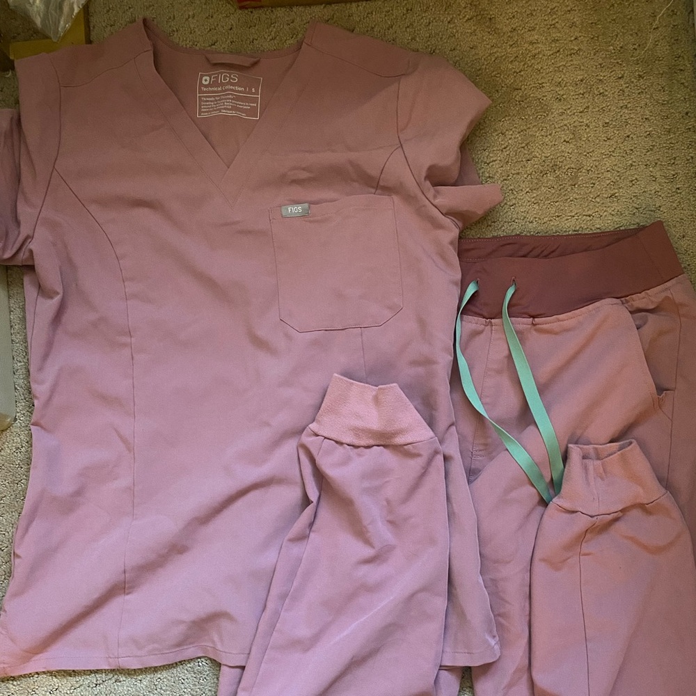 Figs scrub set in mauve size small